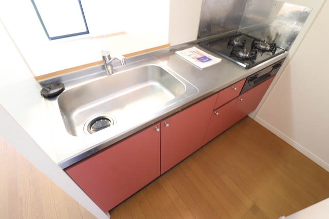 キッチン　ガスコンロ３口＆グリル付き