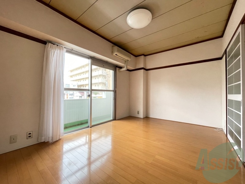 その他部屋・スペース　寝室には窓があるので、朝の目覚めが良さそうです。