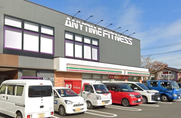 コンビニ　セブンイレブン（コンビニ）まで168m