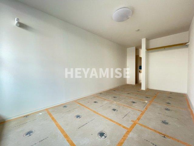 居室・リビング　建築途中のお部屋の写真となります。