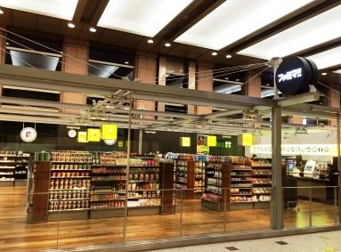 コンビニ　ファミリーマート恵比寿ガーデンプレイス店（コンビニ）まで335m