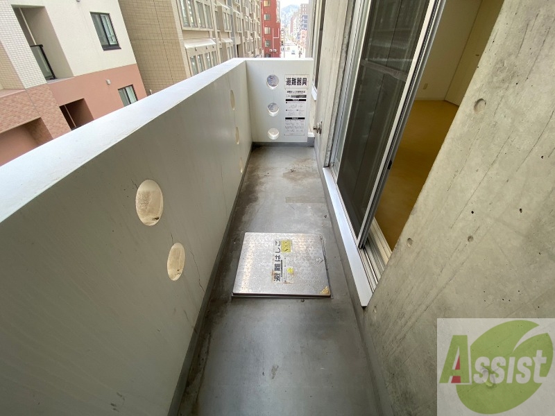 バルコニー　バルコニーは幅があり、広い印象を受けました。