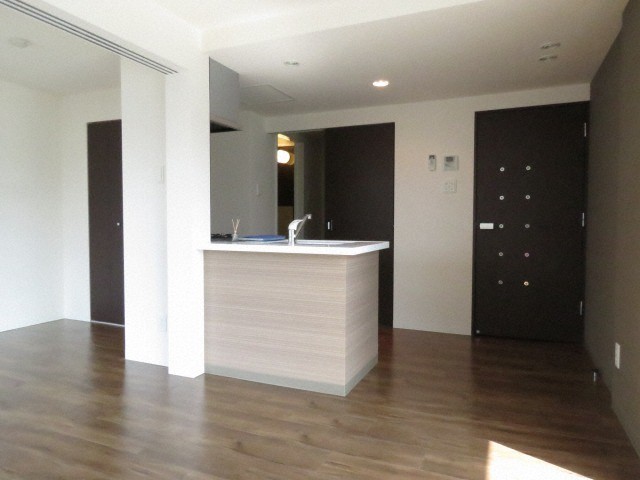 居室・リビング　違う号室のお写真となります。