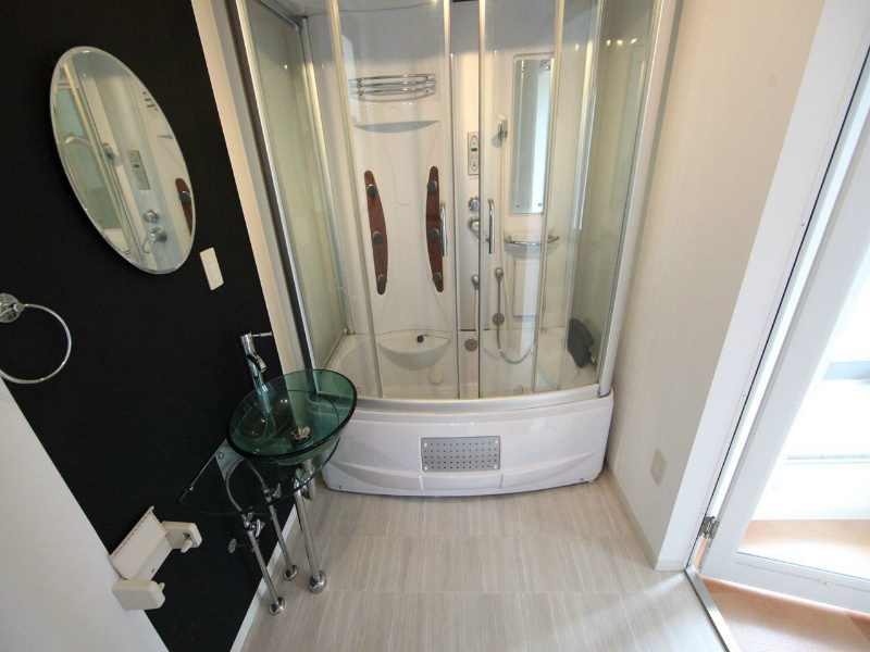 バス・シャワールーム　お風呂（ジャクジー付）オシャレな洗面台付