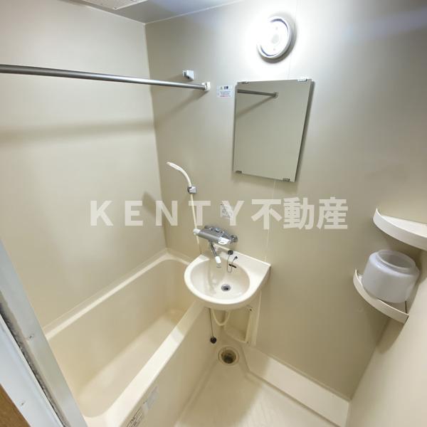 バス・シャワールーム　コンパクトで使いやすいお風呂です