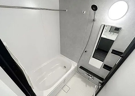 バス・シャワールーム　コンパクトで使いやすいお風呂です