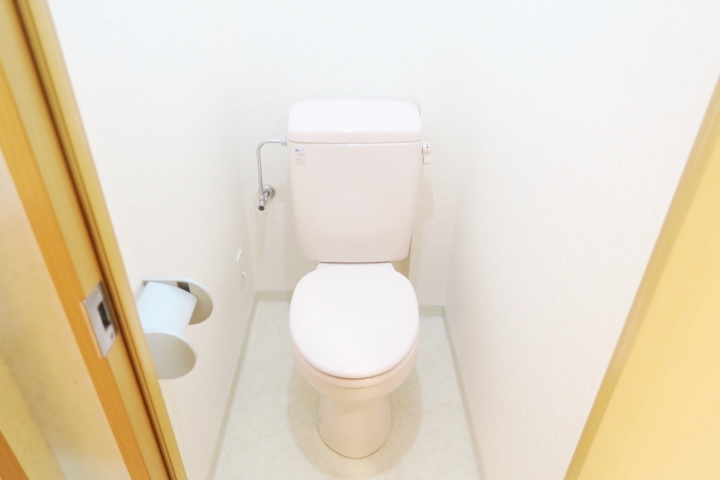 トイレ　別号室の参考写真です。