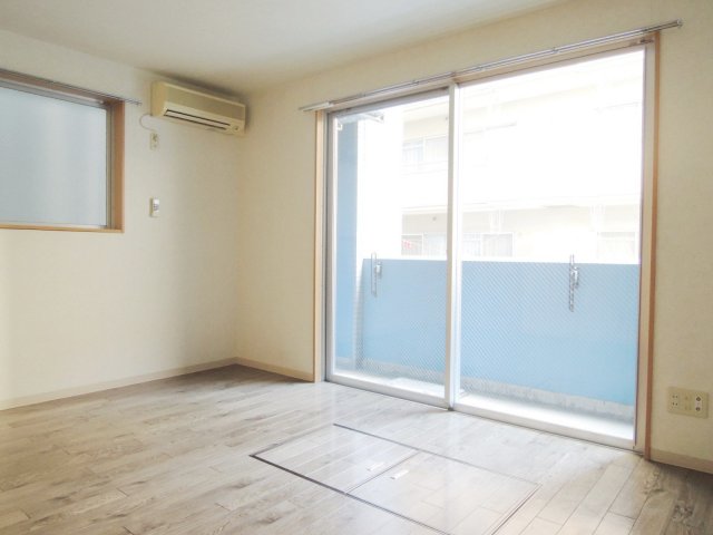 居室・リビング　別号室の参考写真です。