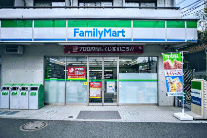 コンビニ　ファミリーマート 新宿上落合店（コンビニ）まで97m