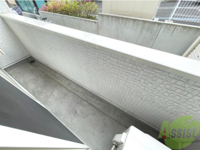 バルコニー　バルコニーは幅もしっかりあって洗濯物がはかどりそうですね。