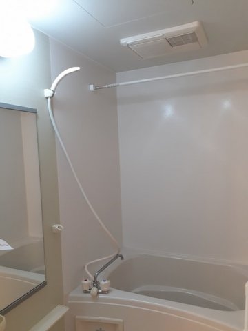 バス・シャワールーム　落ち着いた空間のお風呂です