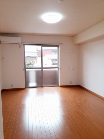 居室・リビング　中はこのようになっています