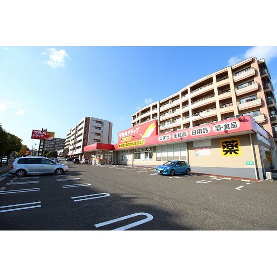 ドラックストア　ツルハドラッグ仙台泉中央店（ドラッグストア）まで385m