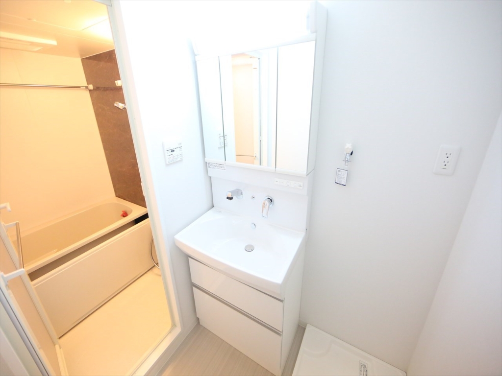 洗面設備　脱衣所　独立洗面台（シャンプードレッサー付）