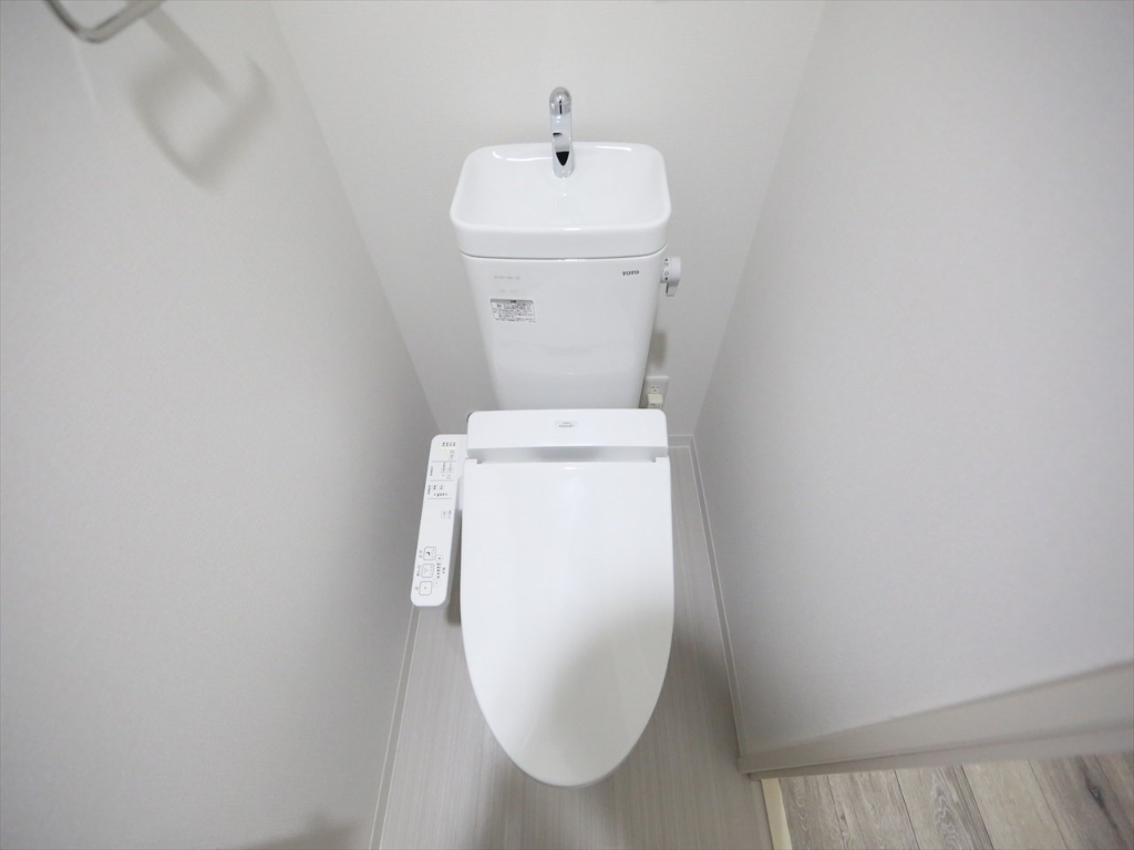 トイレ　温水洗浄便座付トイレ