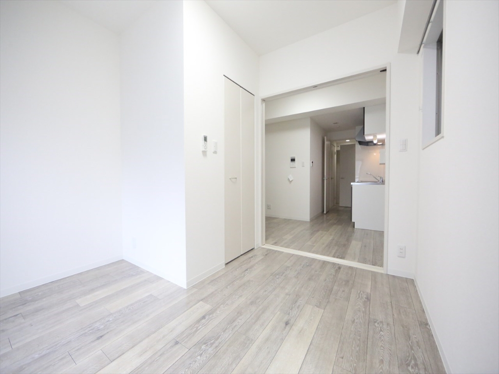 居室・リビング　ＤＫ6.3帖　洋室6.7帖　繋げても仕切っても使用できます