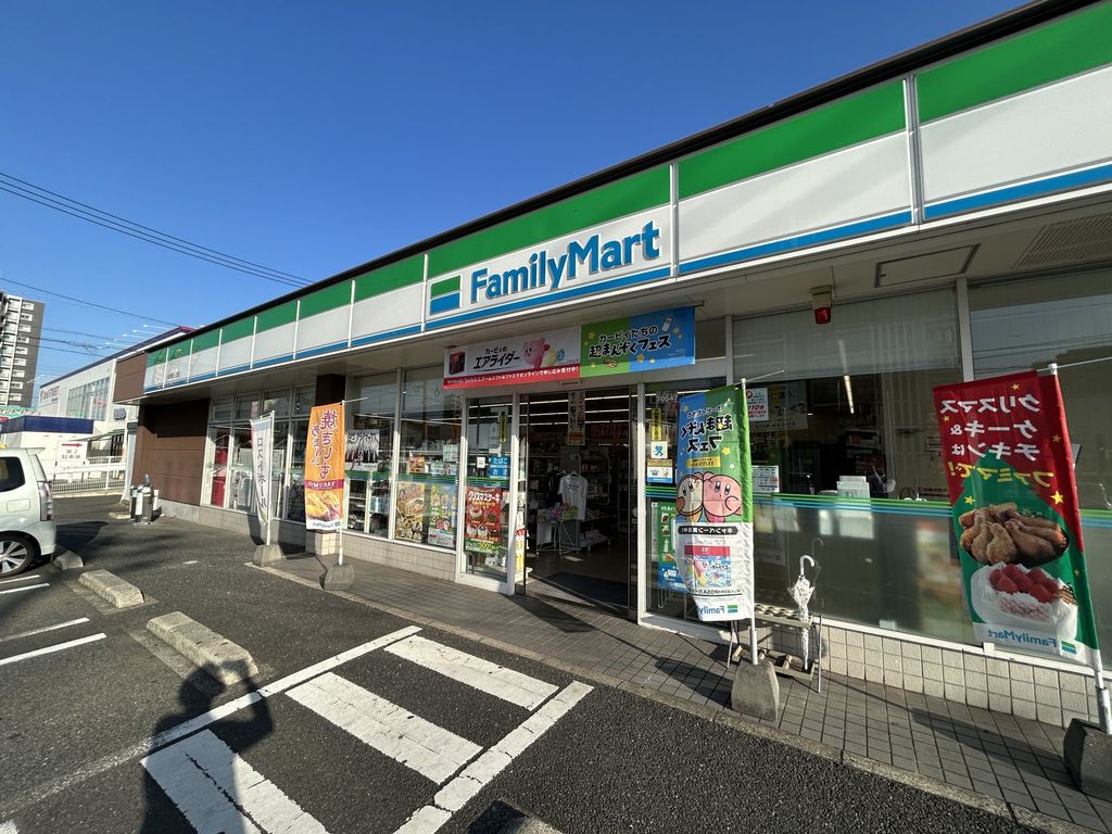 コンビニ　ファミリーマート小倉朝日ヶ丘店（コンビニ）まで1070m