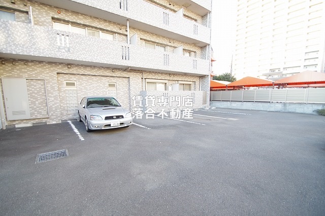 駐車場　敷地内駐車場完備