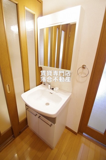洗面設備　独立洗面化粧台付き