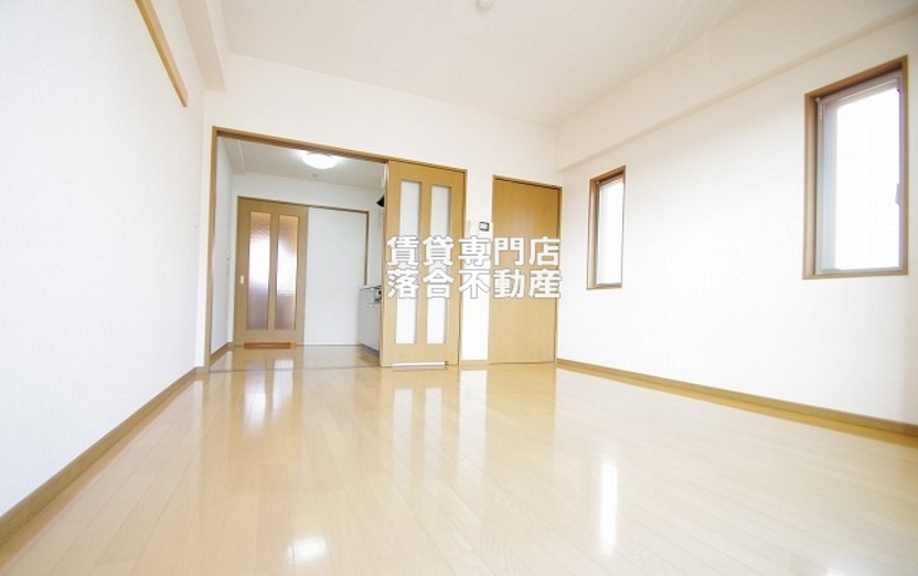 居室・リビング　明るい落ち着いた色調のお部屋♪