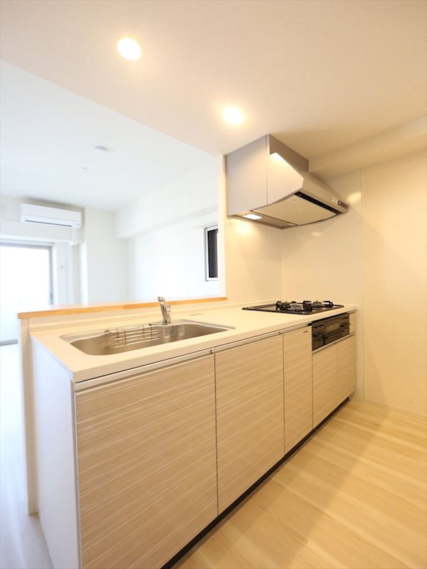 キッチン　システムキッチン　3口ガスコンロ　グリル付