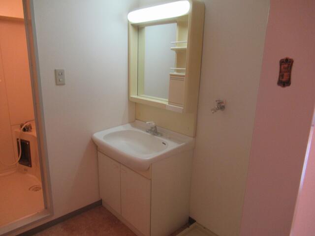 洗面設備　別号室の写真を使用しています