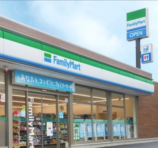 コンビニ　ファミリーマート（コンビニ）まで586m