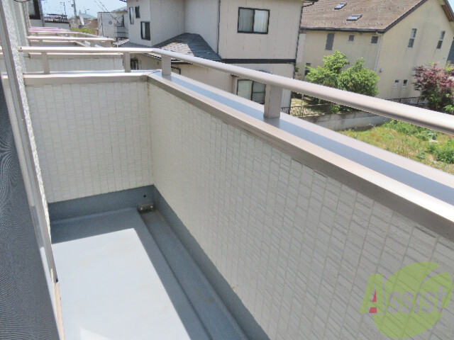 バルコニー　バルコニーは洗濯物もしっかり干せそうな広さです。