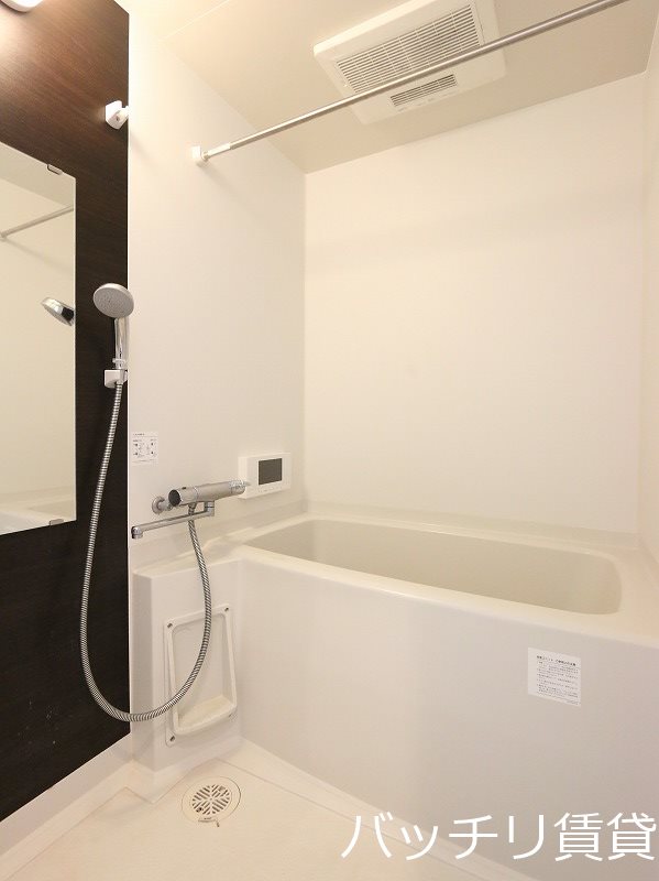 バス・シャワールーム　写真は同シリーズタイプの為、現状優先になります。