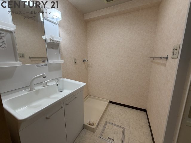 洗面設備　洗面所内に室内洗濯機置場がついてます！