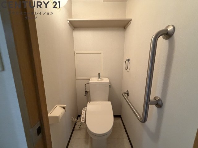 トイレ　温水洗浄便座付きのトイレです♪
