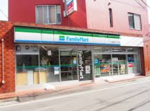 コンビニ　ファミリーマート池袋本町一丁目店（コンビニ）まで690m
