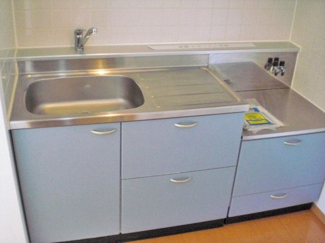 キッチン　同物件・別部屋の写真です