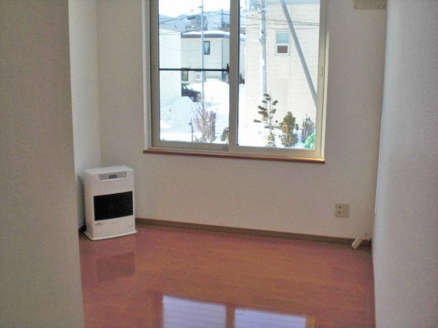 居室・リビング　同物件・別部屋の写真です