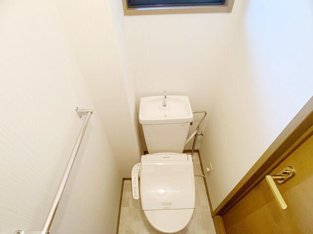 トイレ　写真は別の部屋のものです。