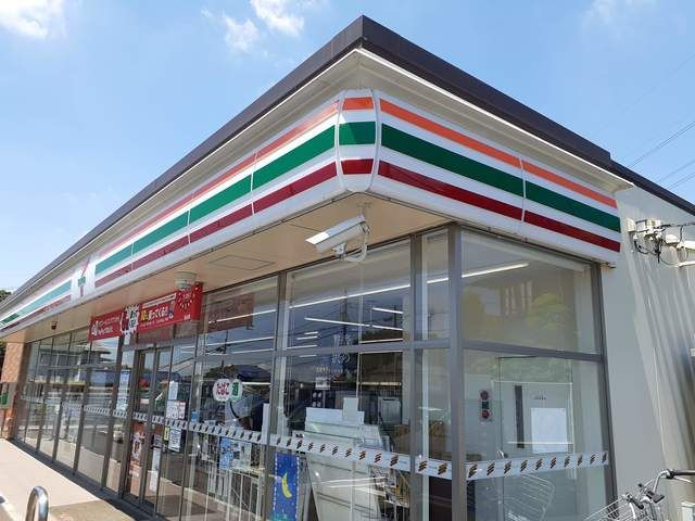 コンビニ　セブンイレブン四街道小名木（コンビニ）まで1517m