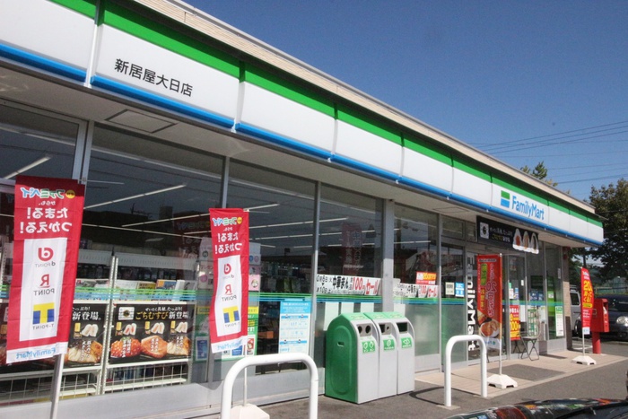 コンビニ　ファミリーマート新居屋大日店（コンビニ）まで442m