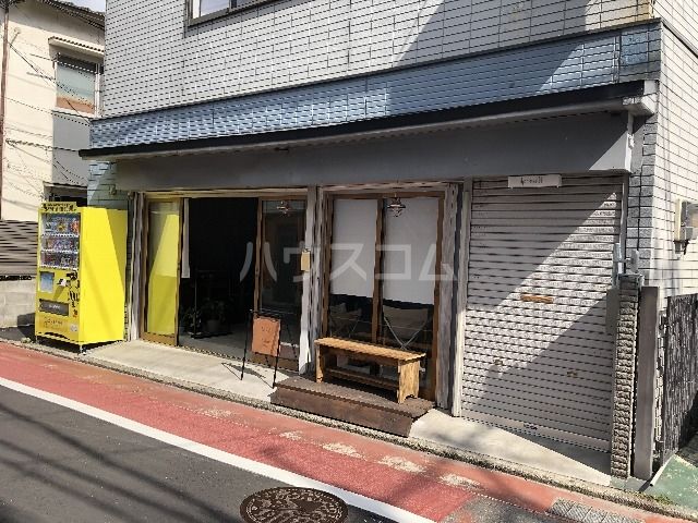 飲食店　apartment coffee door（飲食店）まで1032m