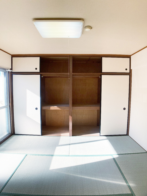 収納　※補修前の参考画像の為、設備等は現況優先。