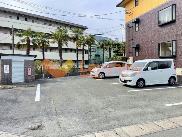駐車場　駐車場があるので、車を買う予定の方も安心です