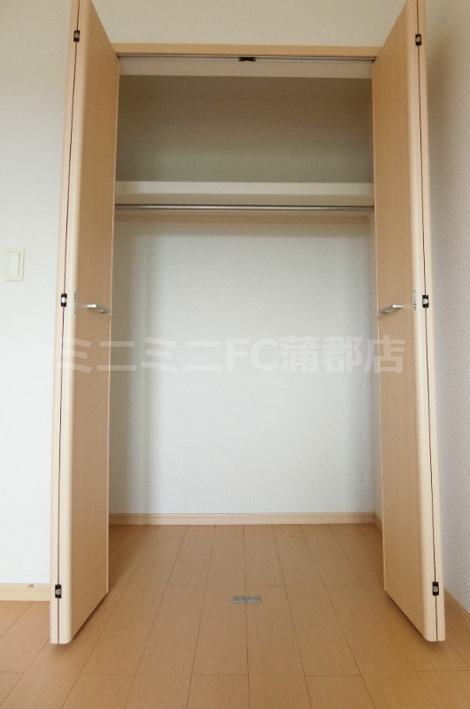 収納　洋室クローゼット