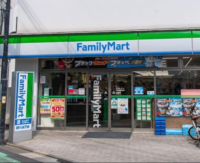 コンビニ　ファミリーマート 千歳船橋駅北店（コンビニ）まで565m