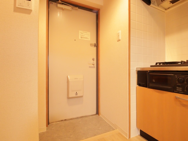 玄関　※別室の参考写真の為、現況優先です。