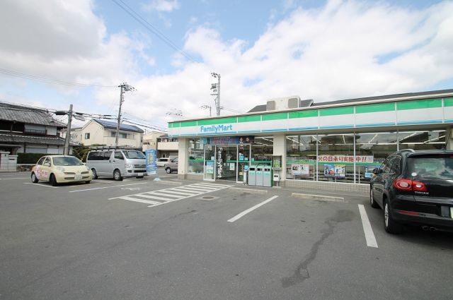 コンビニ　ファミリーマート 門真北島店（コンビニ）まで687m