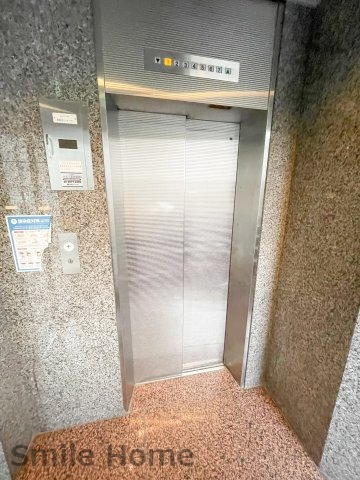 その他共有部分　エレベーターがあると重たい荷物も簡単に部屋まで運べますよ