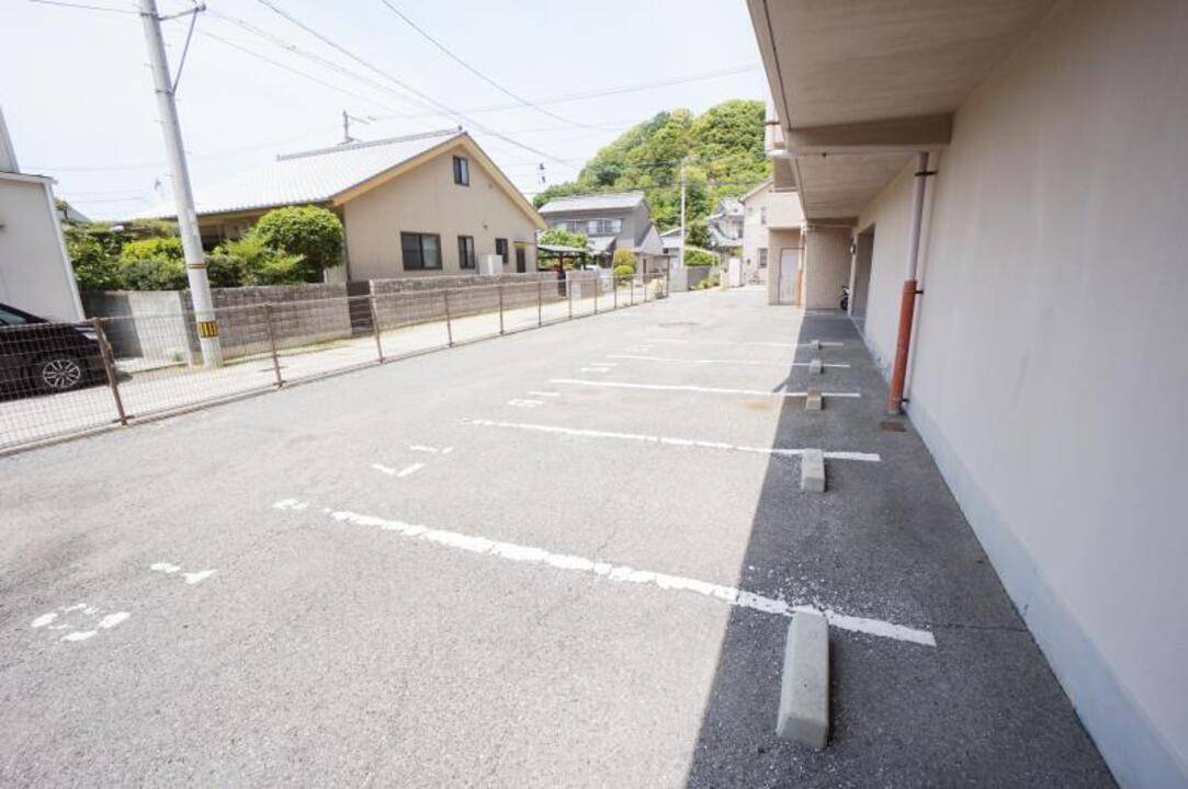 駐車場　駐車場
