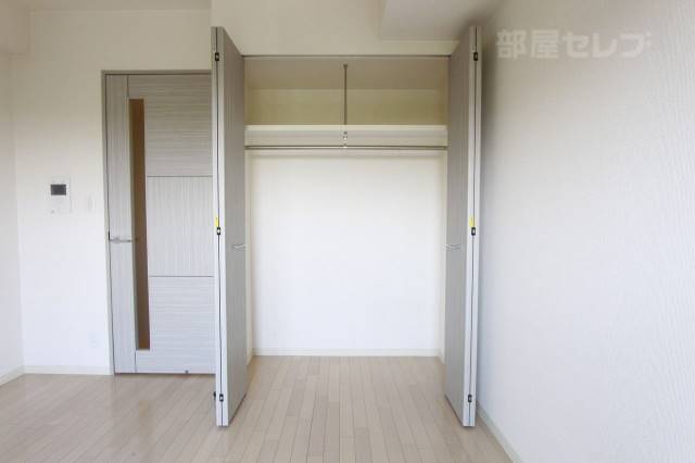 収納　８０９号室内装写真参照