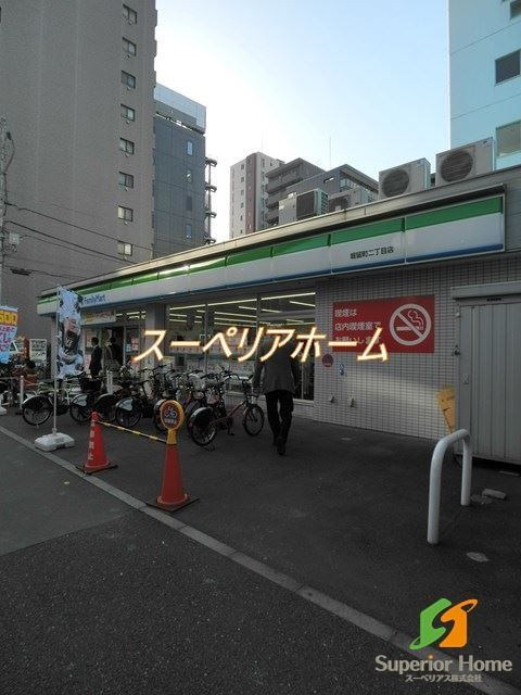 コンビニ　ファミリーマート堀留町二丁目店（コンビニ）まで560m