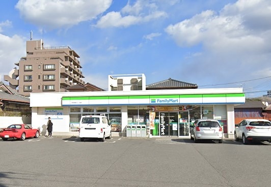 コンビニ　ファミリーマート木更津朝日3丁目店（コンビニ）まで45m