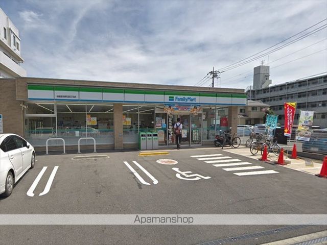 コンビニ　ファミリーマート（コンビニ）まで256m